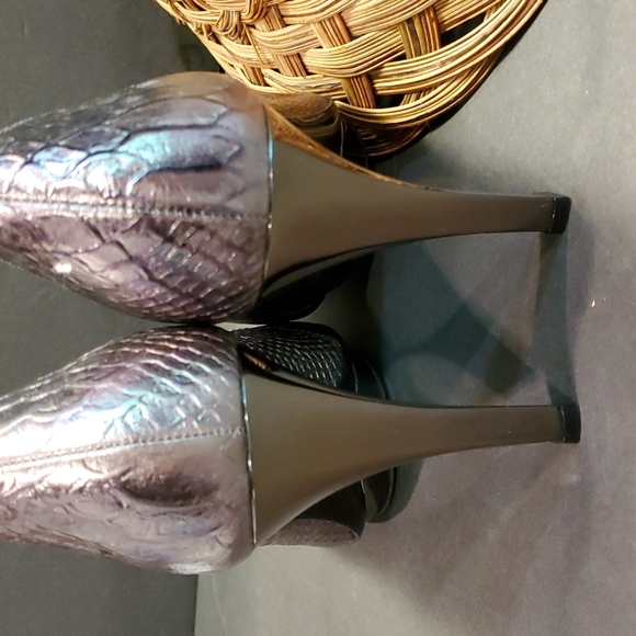 👠 Gianni Bini Silver Sequin Stiletto Heels 8.5M and 4.5 in heels - Picture 5 of 8